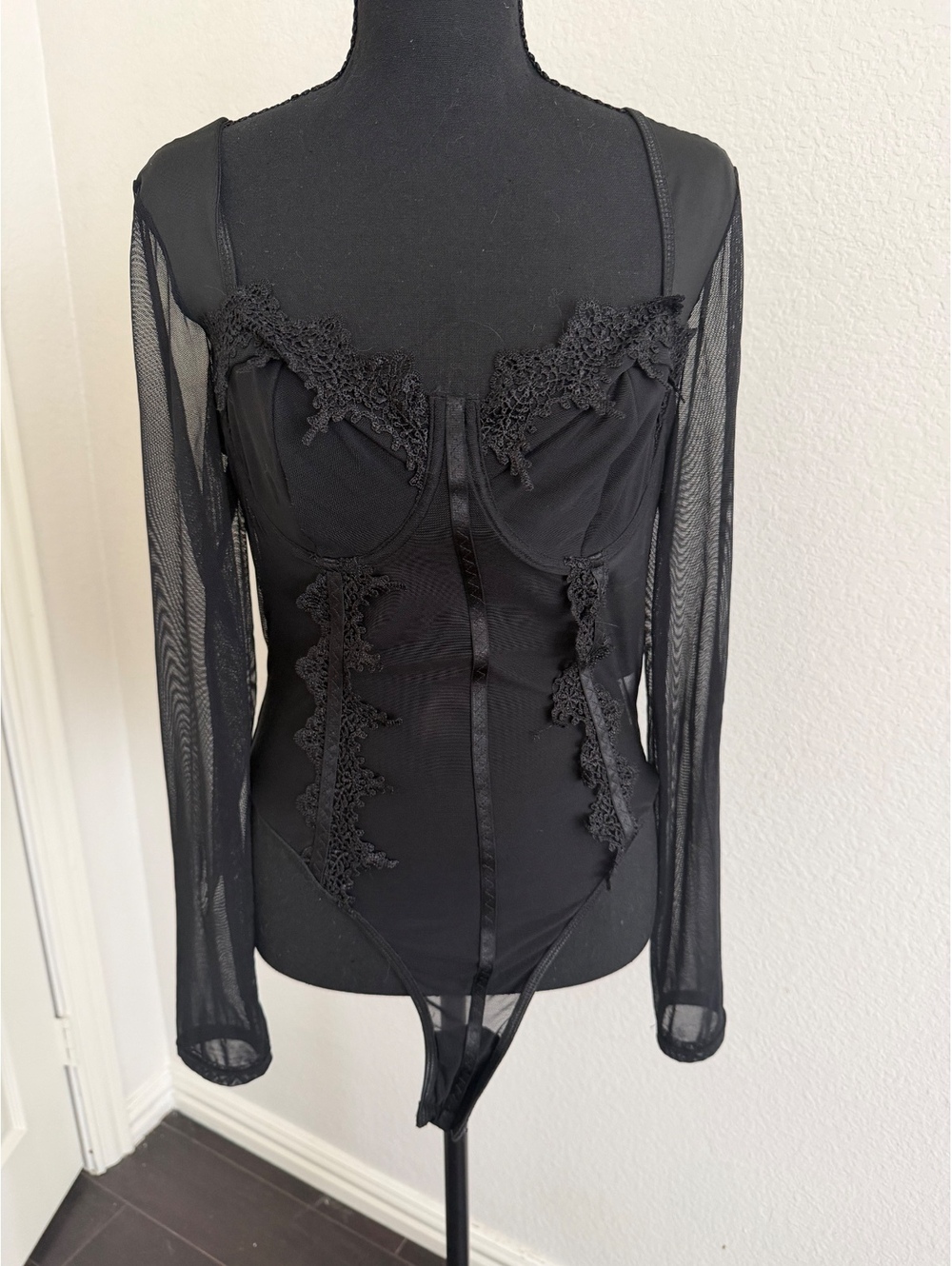 Black Lace Detail Long Sleeve Bodysuit Size L